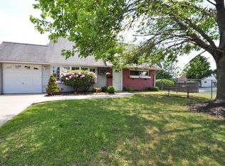 176 Junewood Dr, Levittown, PA 19055