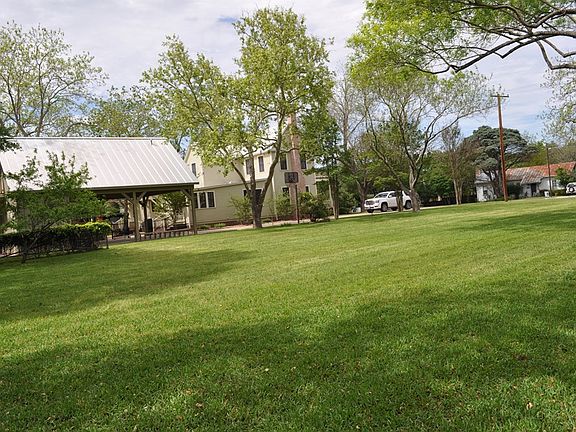 5th image of 603 W Austin St