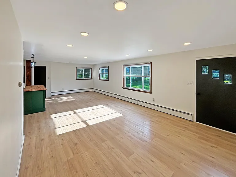 2429 Sarah Dr — Photo 6