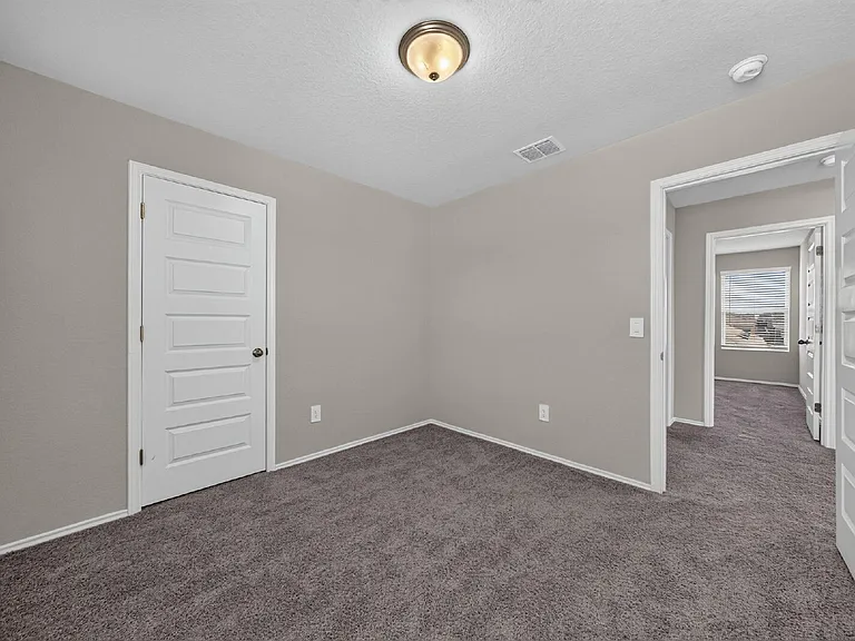 579 Jennifer Way — Photo 17