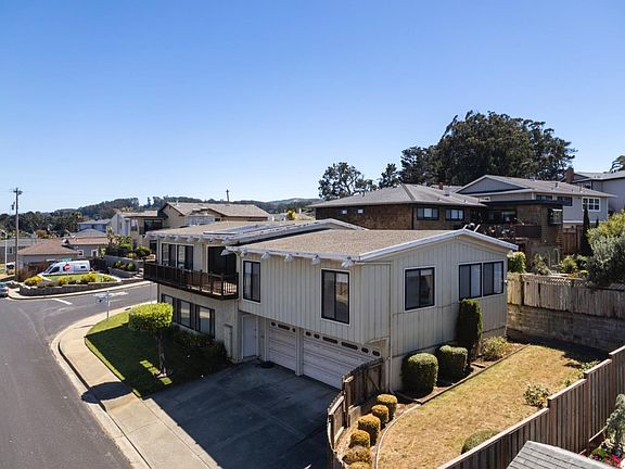 3rd image of 400 Dianne Ct