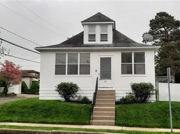 232 E High St, Hellertown, PA 18055