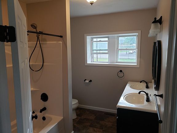 4th image of 128 Broad St #2