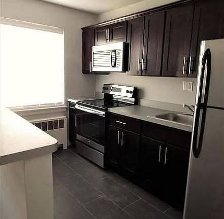 4th image of 689 W Walnut Ln #B1