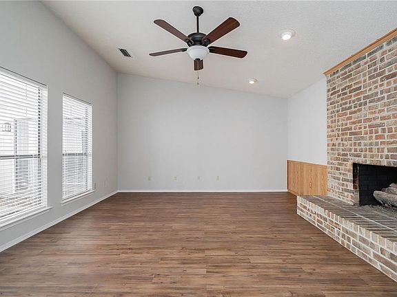 4th image of 1809 Pleasant Valley Dr