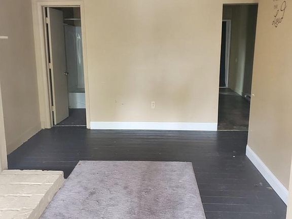 3rd image of 411 Princess Elizabeth St