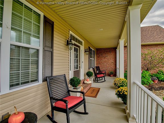 4th image of 4070 Farmington Dr