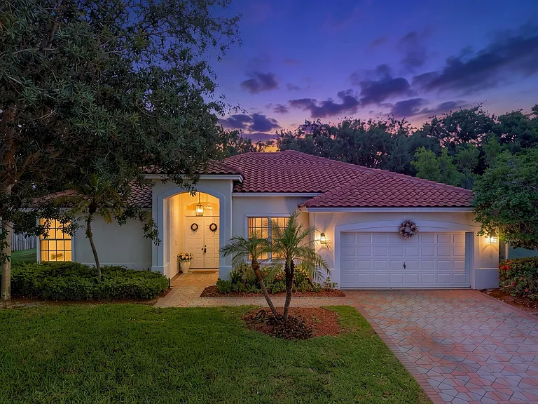 4378 Danielson Dr — Photo 32