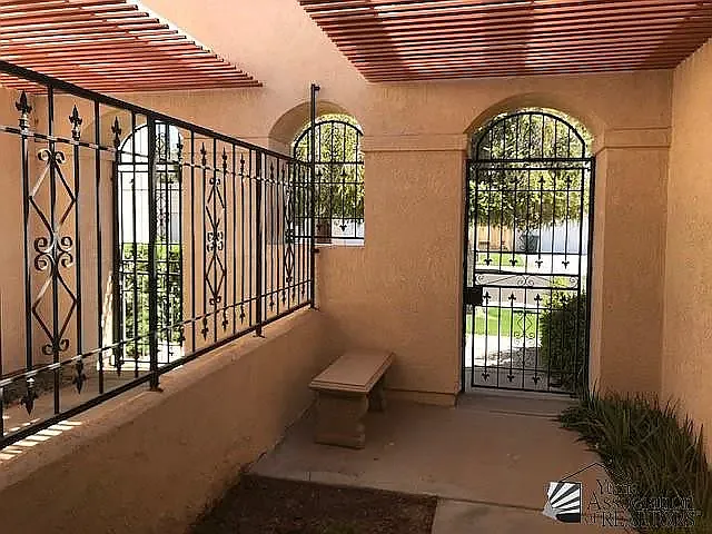 3 bed, 976 sqft, $1,595 — Photo 2