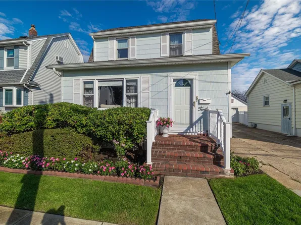 12 Bedford Court, Bellmore, NY 11710