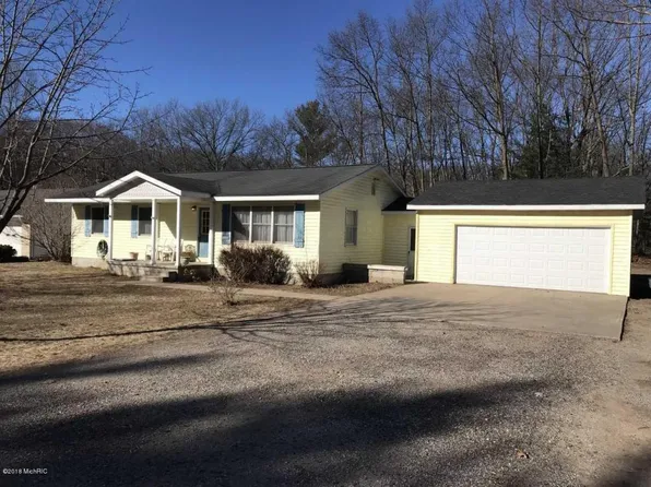 7991 Cook St, Montague, MI 49437