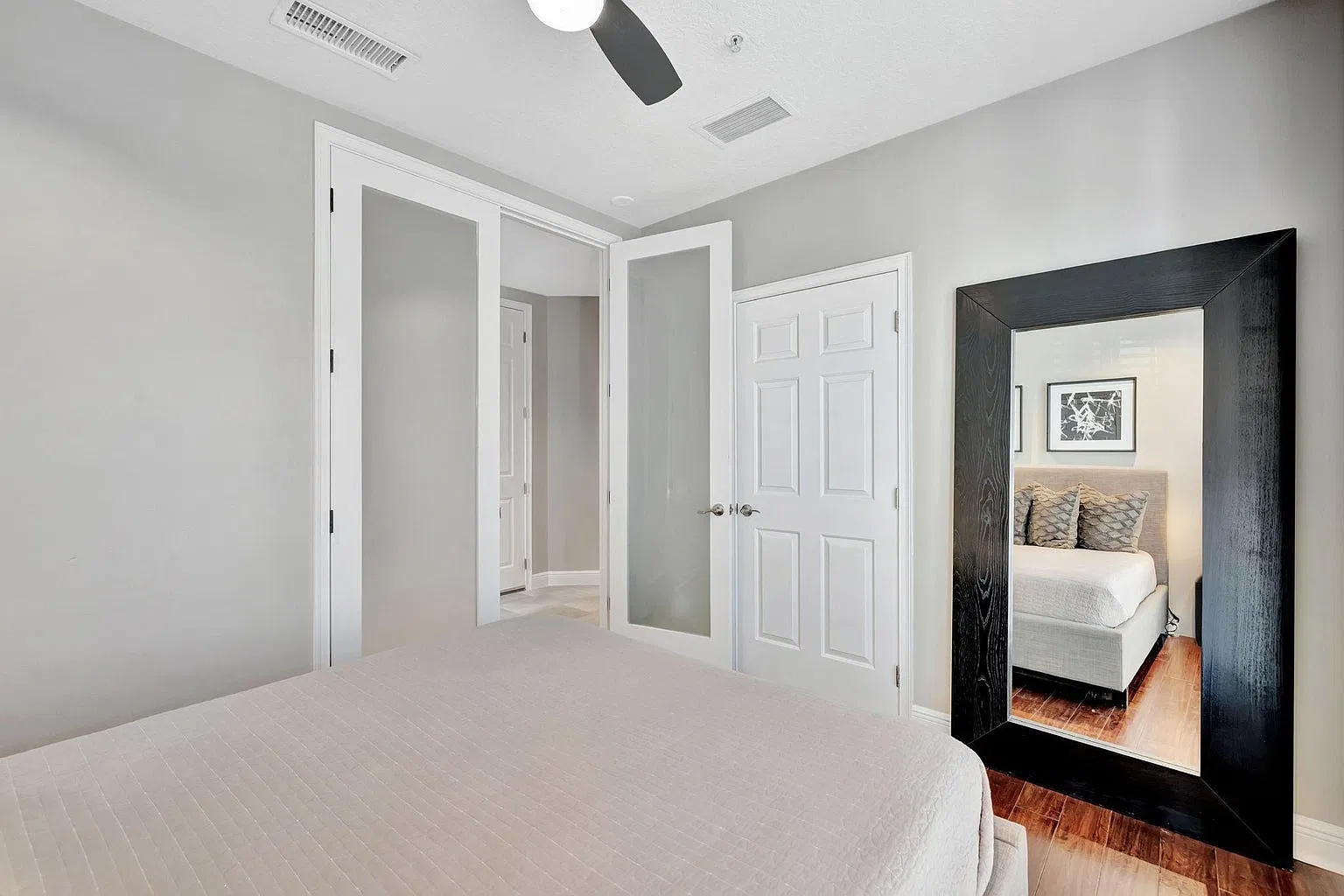 3 bed, 3.5 bath, 2403 sqft, $4,300 — Photo 3
