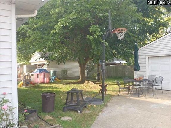 4th image of 388 Chapel Cir
