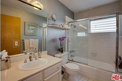 4th image of 1145 Larrabee St APT 13