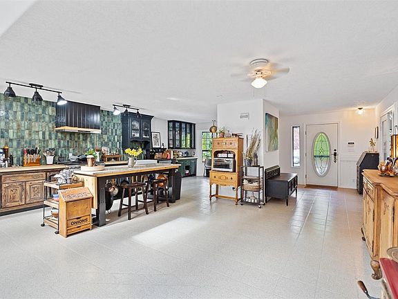 5th image of 6907 Sellars Rd