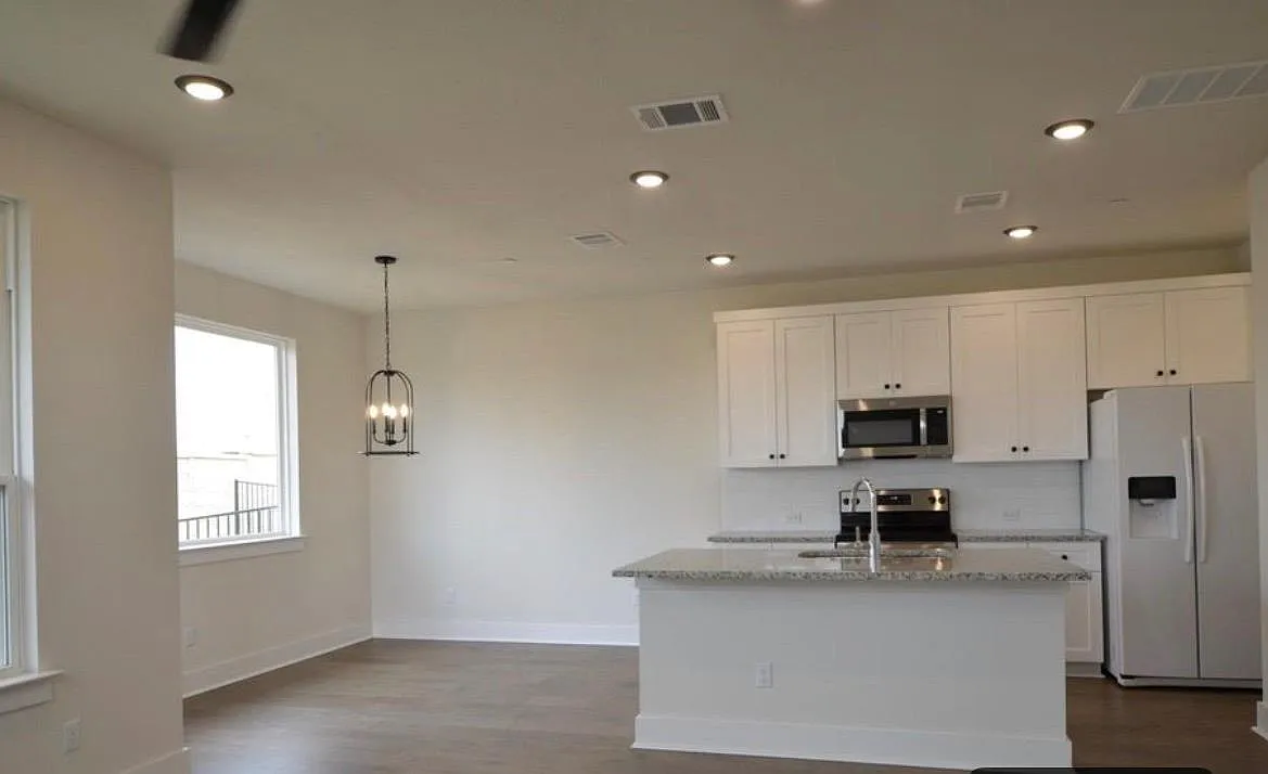 3 bed, 2.5 bath, 1503 sqft, $2,150 — Photo 3