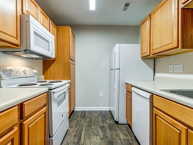 Sharon Oaks Apartments — Photo 7