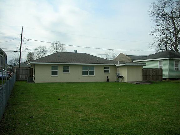 Huge frenced rear yard