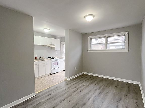 3rd image of 4717 Vista St