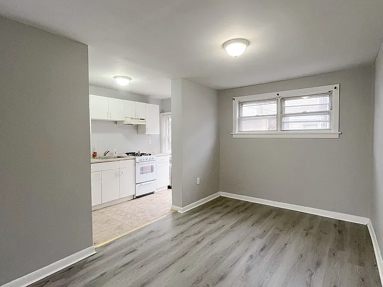 4717 Vista St — Photo 3