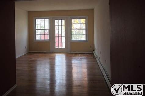3rd image of 156 Huguenot St