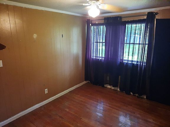 3rd image of 2039 Beverly Dr