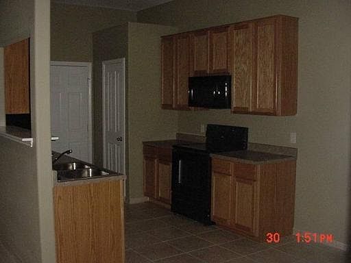2nd image of 940 Long St #B