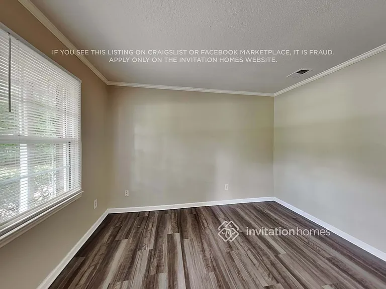 812 E John St — Photo 4
