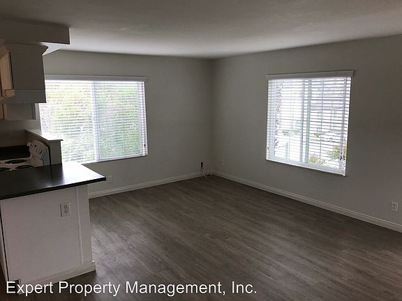 3rd image of 2326 Greenbrier Dr APT 21