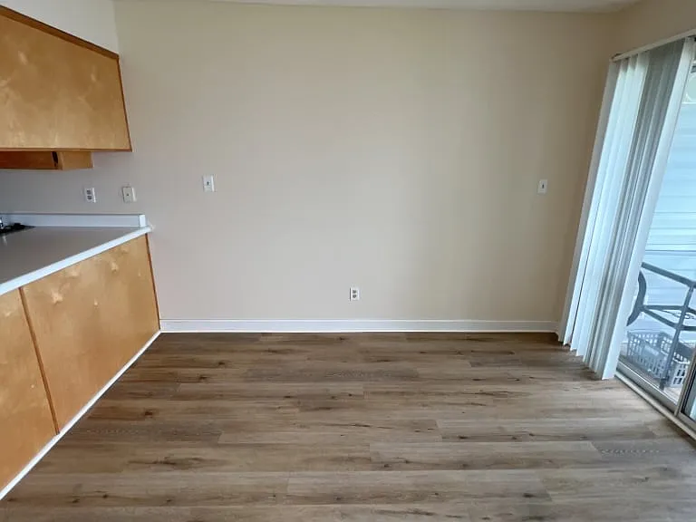 101 Old Ferry Rd — Photo 11