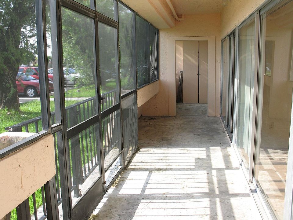 Large Screened Patio