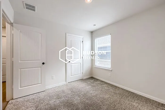 426 Rose Ave — Photo 6