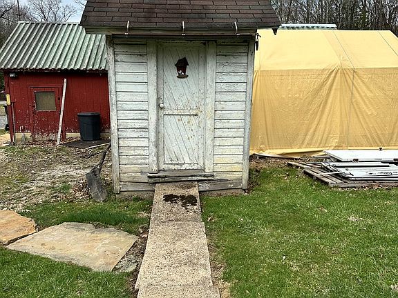 5th image of 963 Pioneer Rd