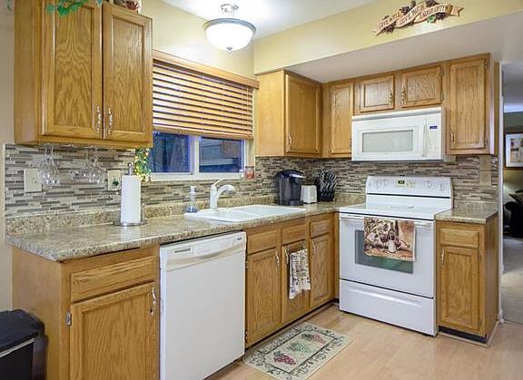 3rd image of 3598 Summerlyn Dr