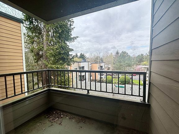 4th image of 714 Kirkland Way #305