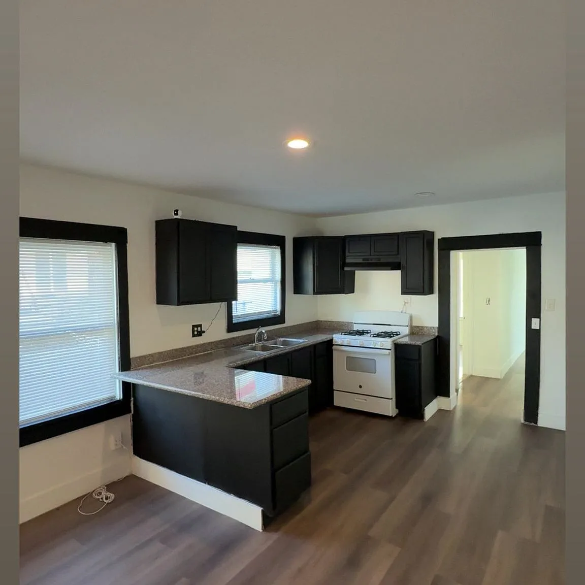 3 bed, 2.5 bath, 900 sqft, $2,200 — Photo 1