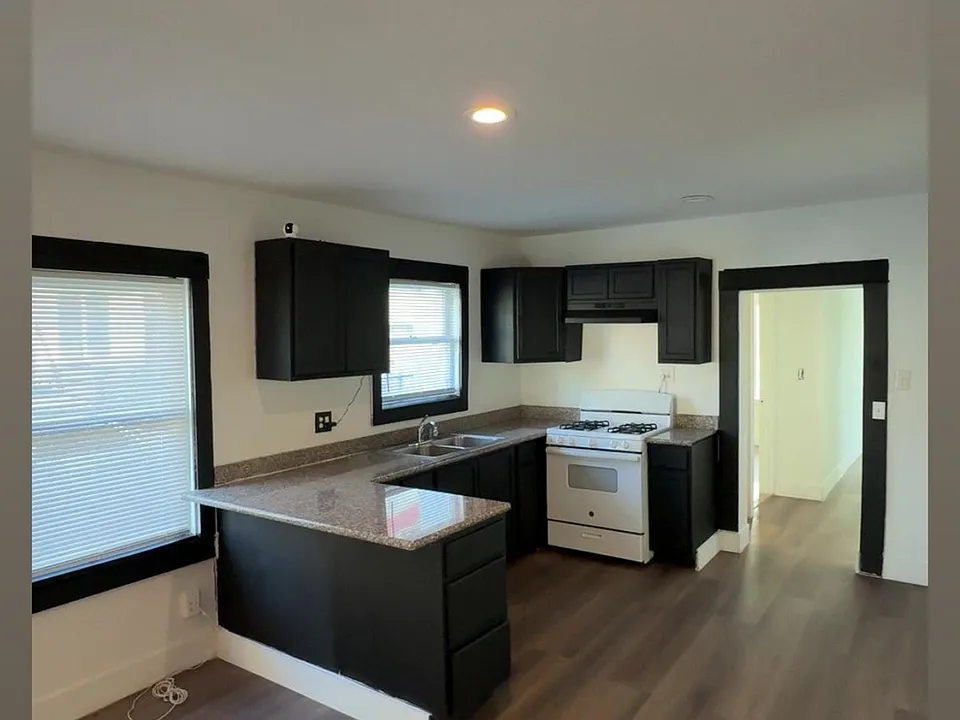 845 Sullivan Ave #845