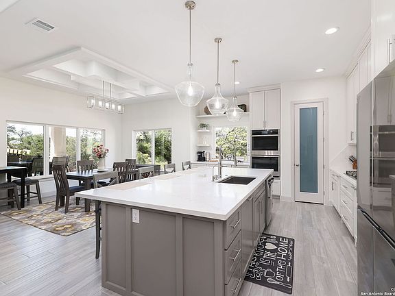 3rd image of 2366 Comal Springs