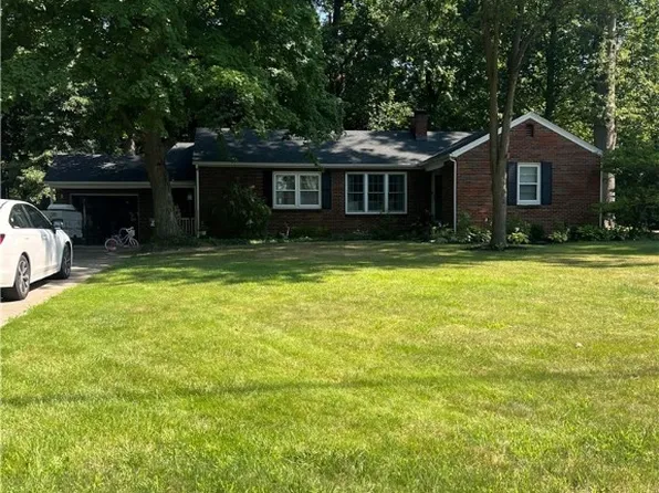 458 Sunset Dr, Amherst, OH 44001