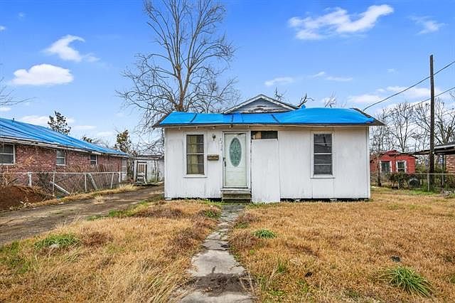 1st image of 2236 Elder St
