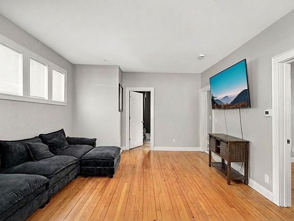 4th image of 16 W 33rd St