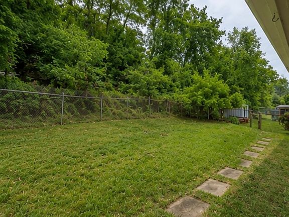3rd image of 414 Elwood Dr