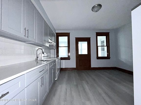4th image of 313-315 S Market St