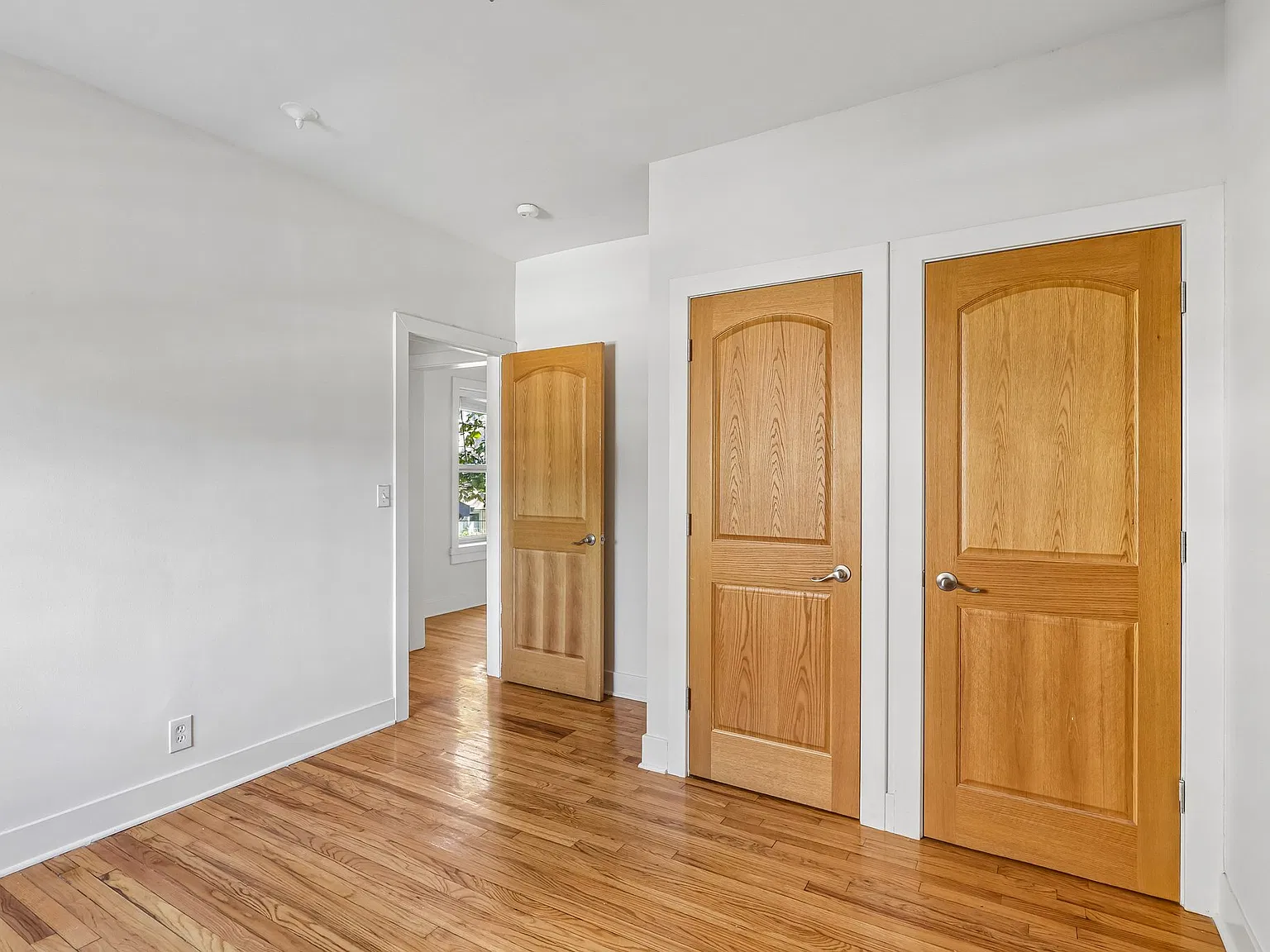 727 Seward — Photo 3