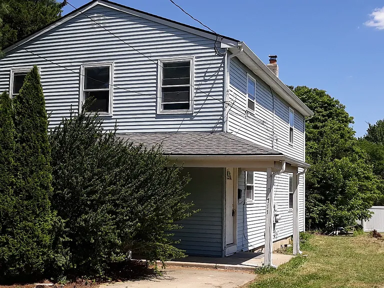 711 E Maple Ave — Photo 1