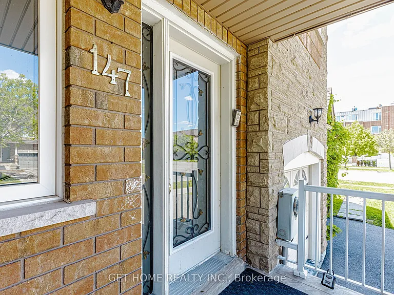 147 Foxchase Ave W — Photo 8