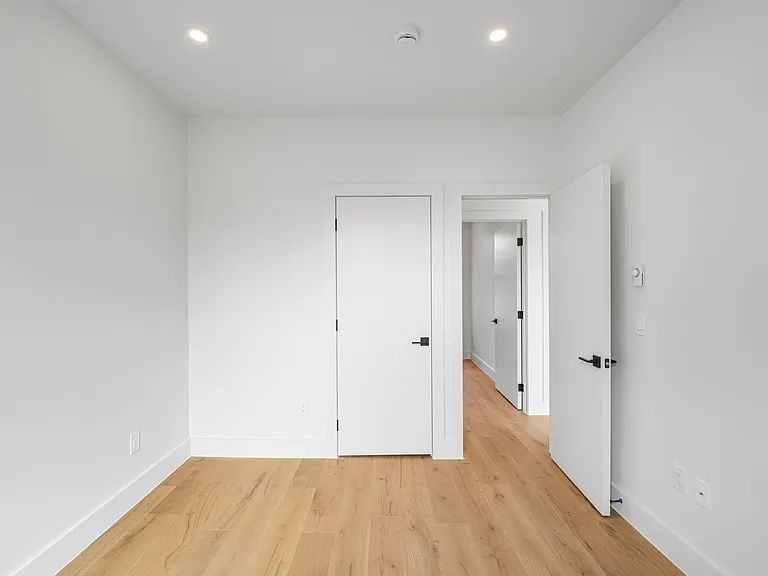 82-86 W Washington Pl #1F — Photo 10