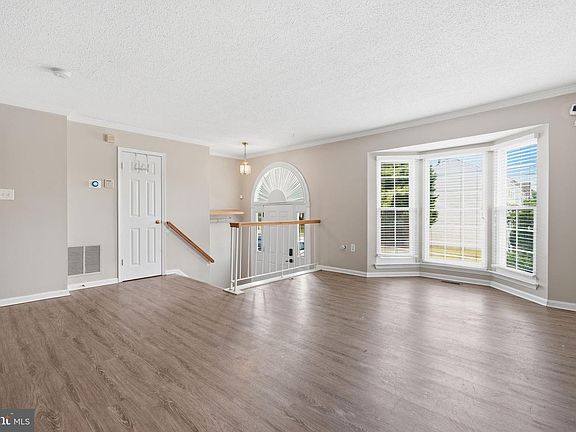 2nd image of 15008 Pine Top Ln