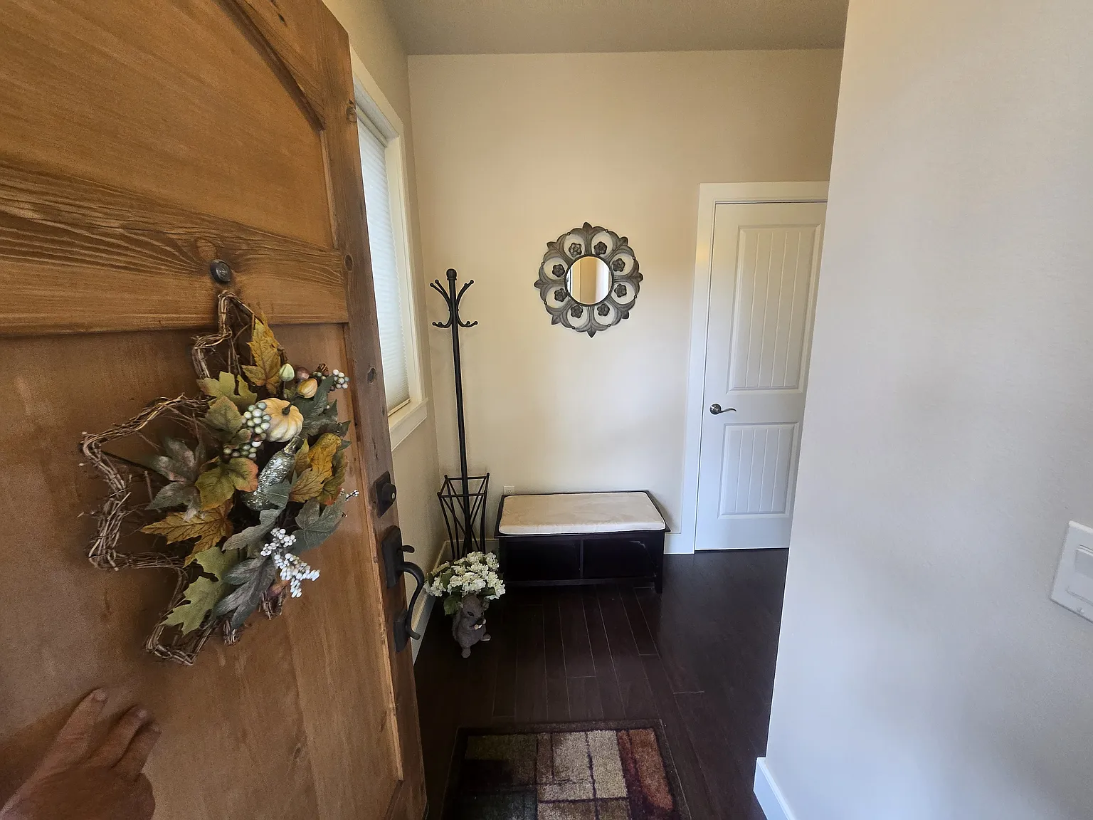 3 bed, 1395 sqft, $2,500 — Photo 2