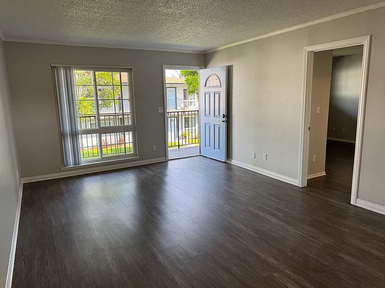 Villa Del Sol Apartments — Photo 96